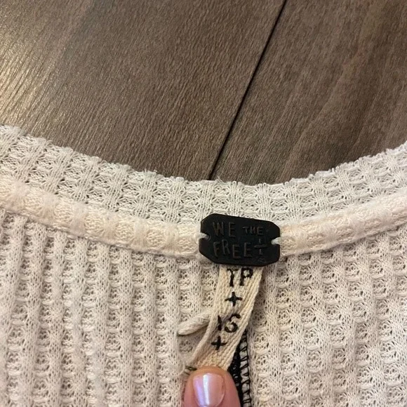 Free People We The Free Laguna V-Neck Thermal Top Cream Leopard Print XS - Picture 4 of 5